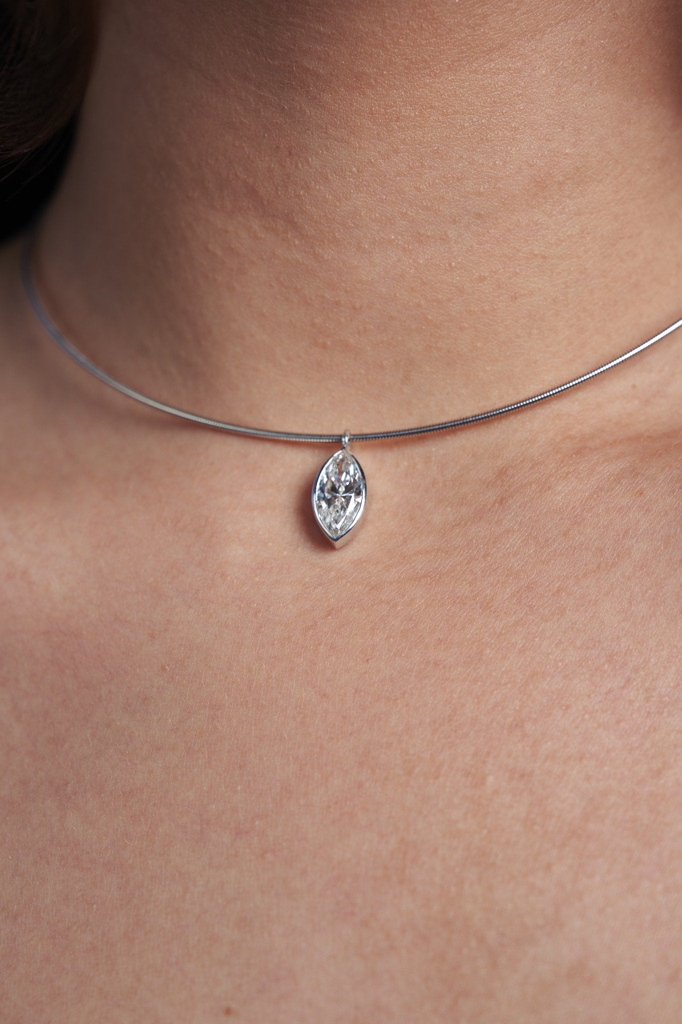 18k GOLD MARQUISE BEZEL DIAMOND