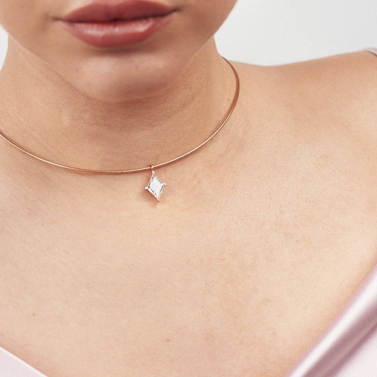 18k GOLD LOZENGE CUT DIAMOND