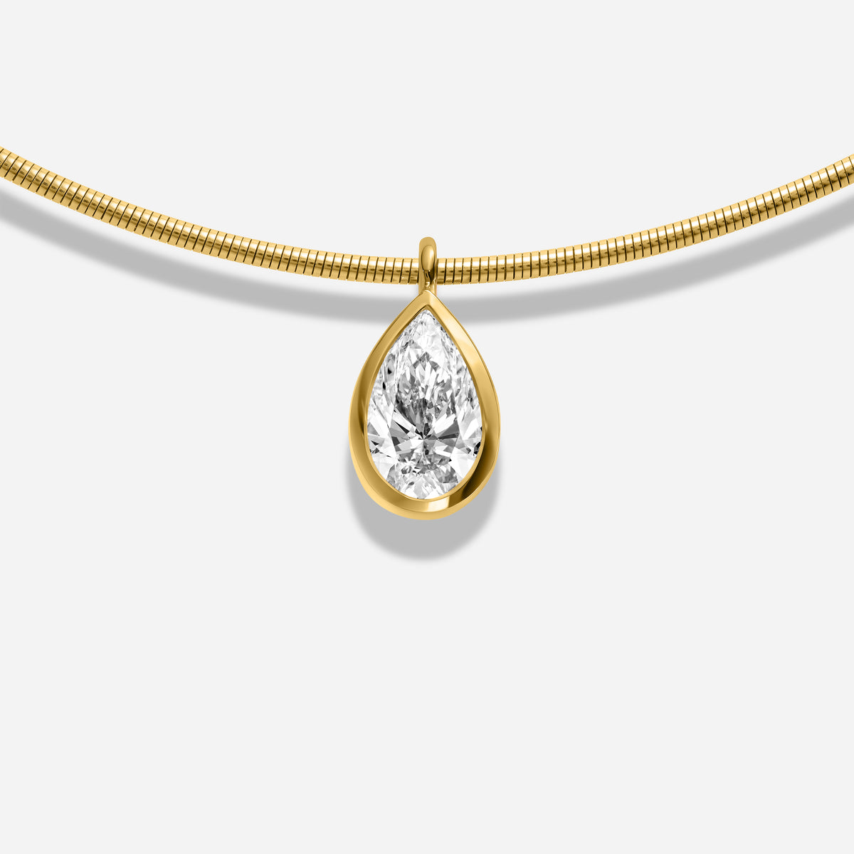 18k GOLD PEAR SHAPE BEZEL DIAMOND