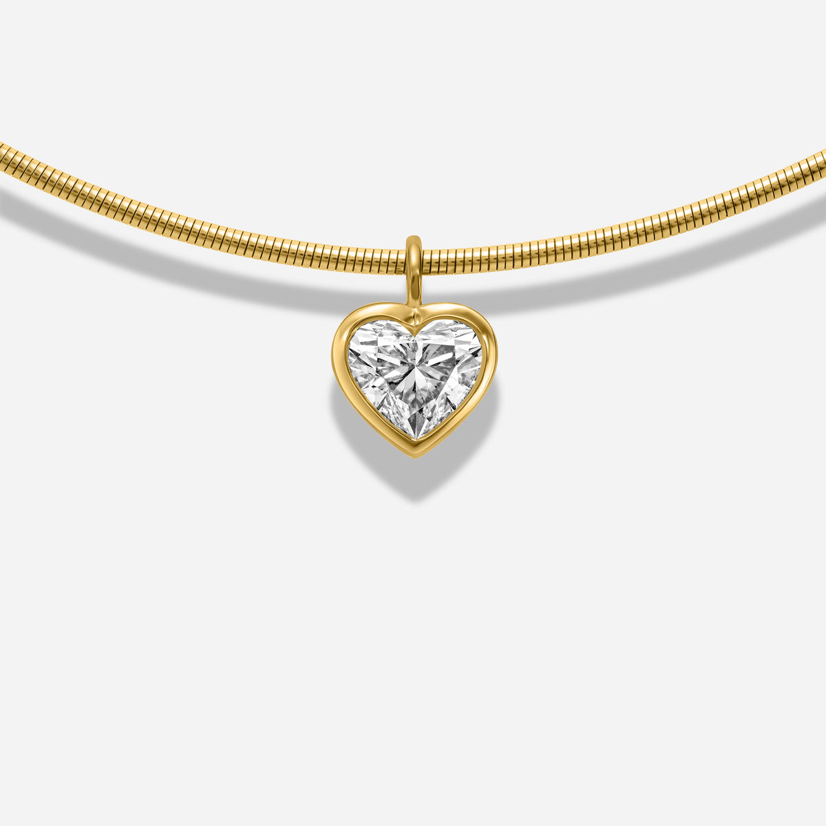 18K GOLD HEART-SHAPED BEZEL DIAMOND