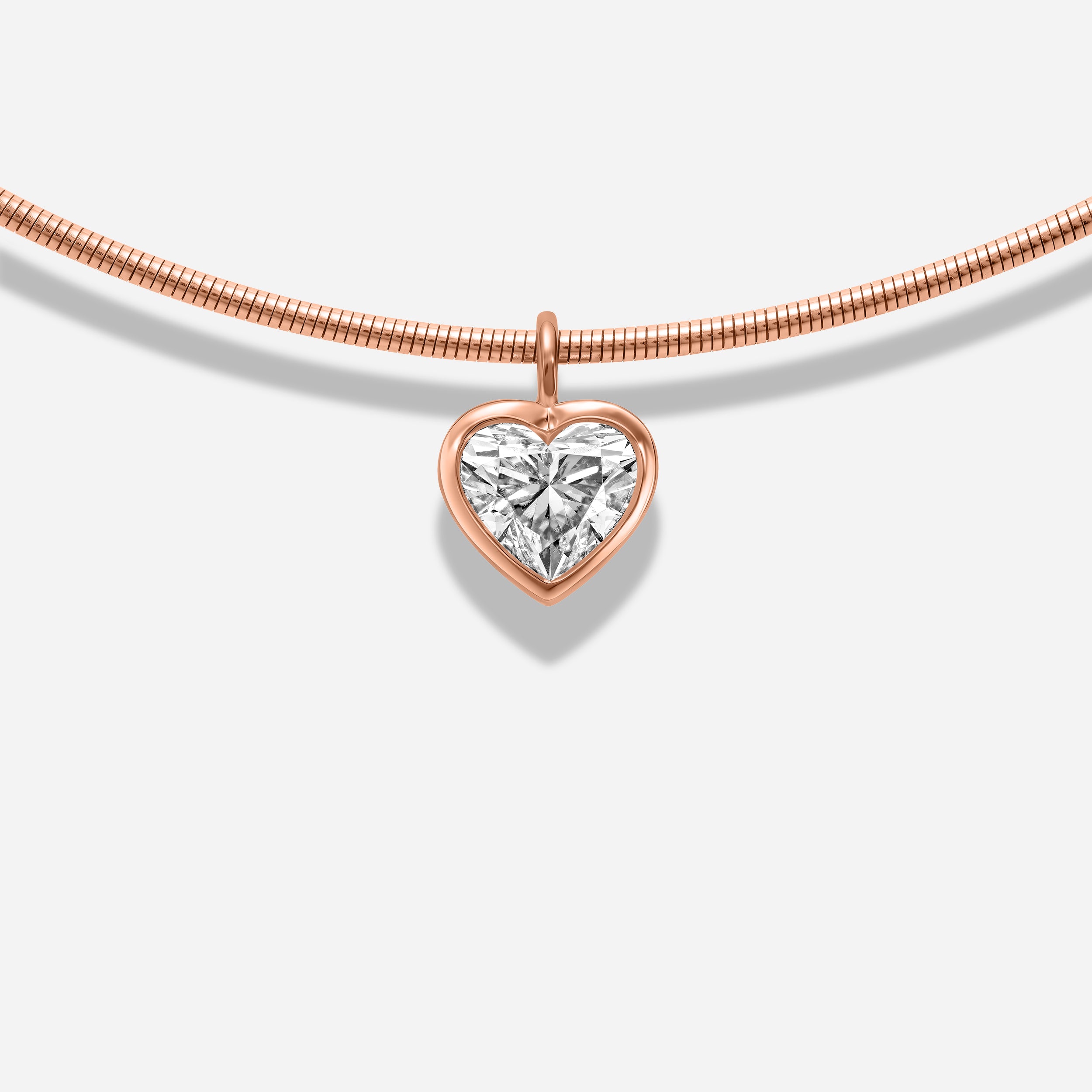 18k GOLD HEART SHAPE BEZEL DIAMOND