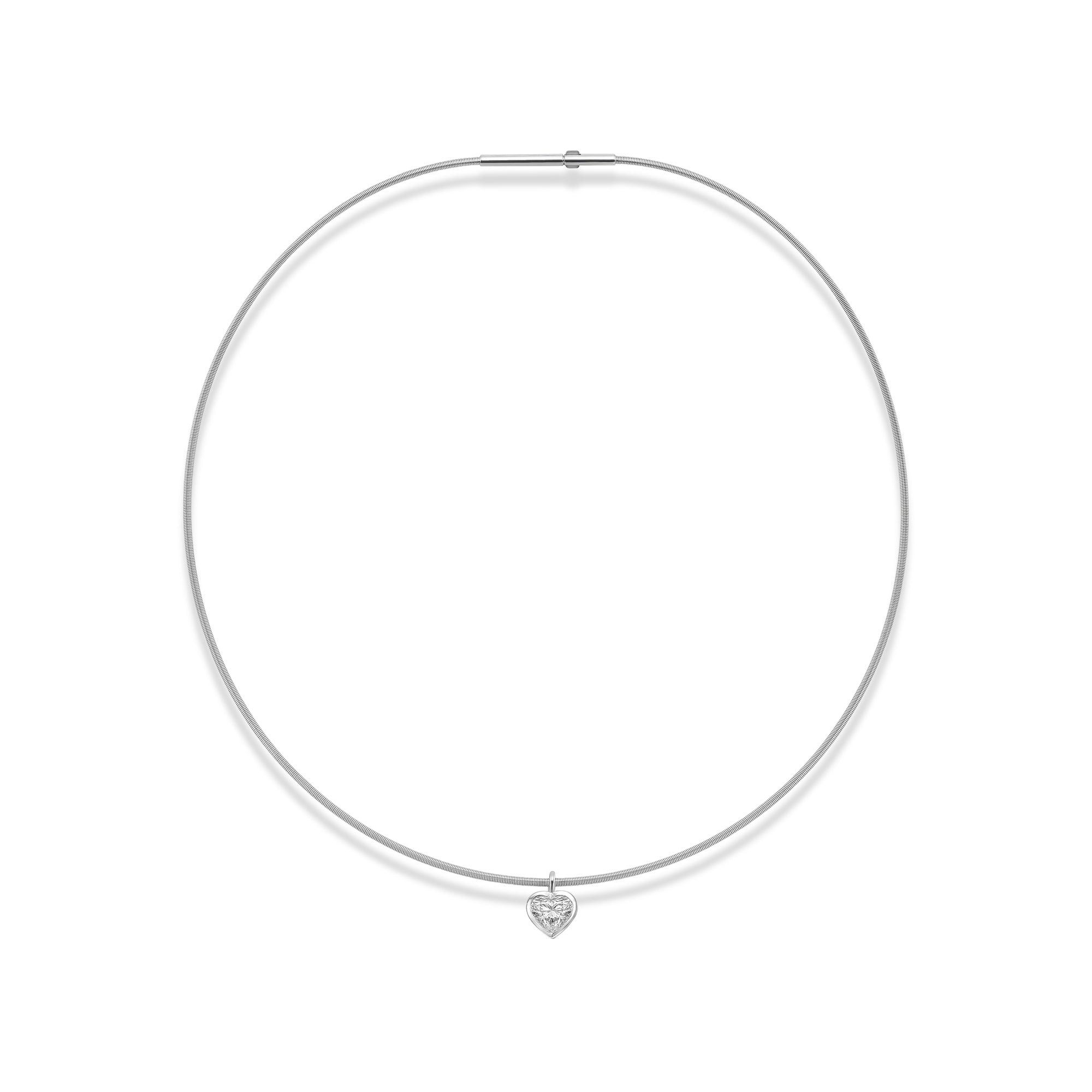 18k GOLD HEART SHAPE BEZEL DIAMOND