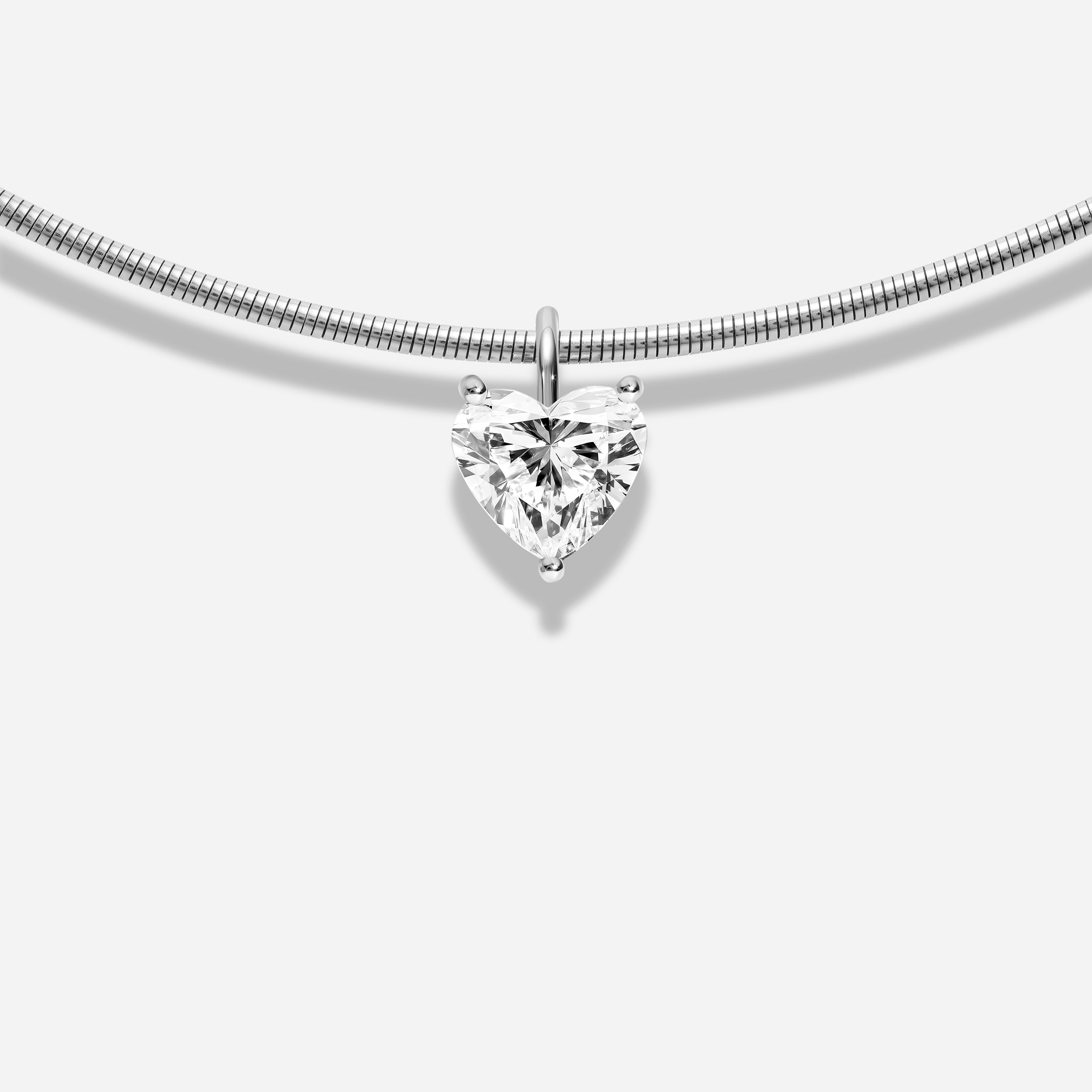 18K GOLD HEART SHAPE DIAMOND