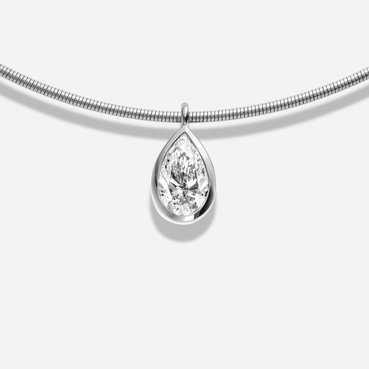 18k GOLD PEAR SHAPE BEZEL DIAMOND
