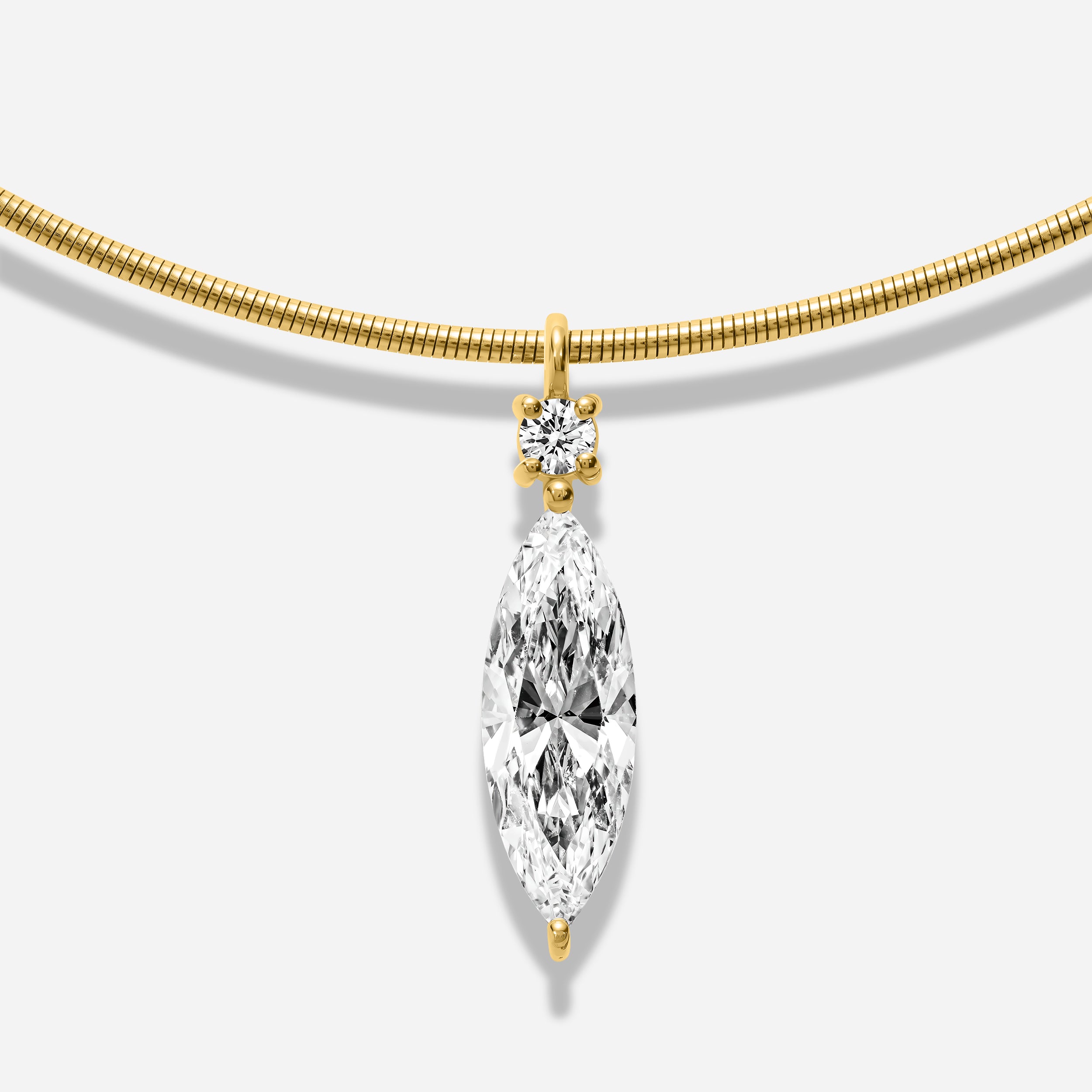 18k GOLD MARQUISE AND ROUND SHAPE DIAMOND