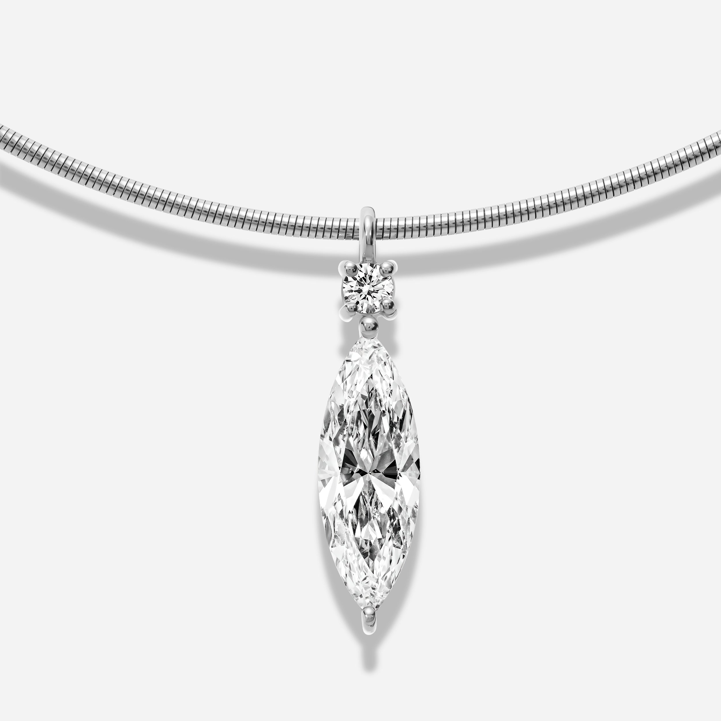 18k GOLD MARQUISE AND ROUND SHAPE DIAMOND