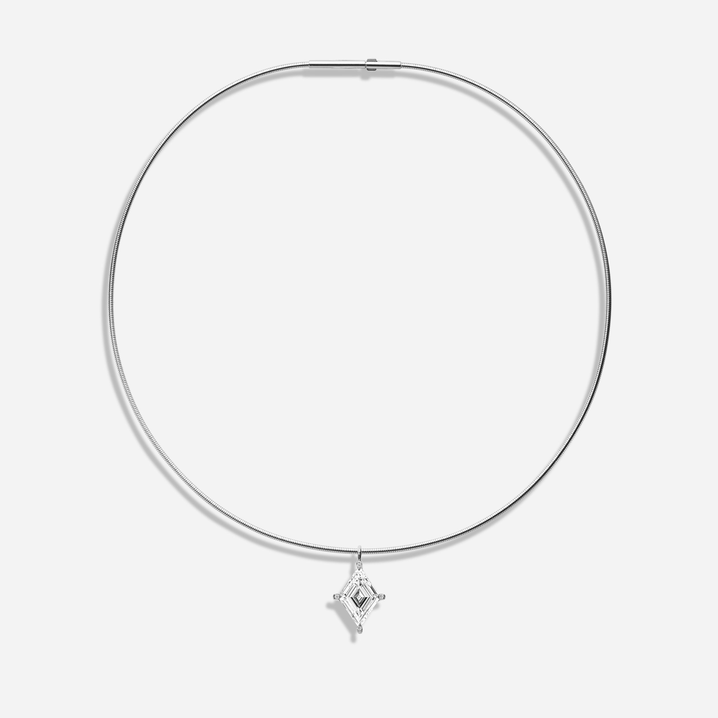 18k GOLD LOZENGE CUT DIAMOND