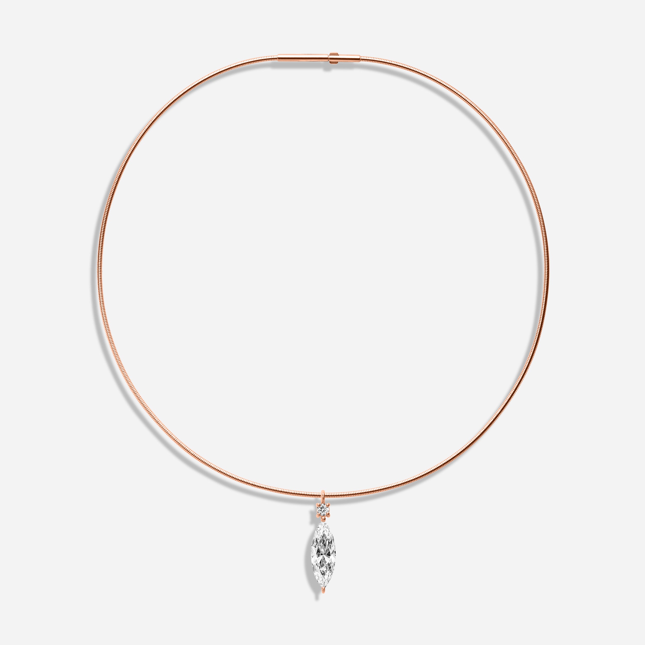 18k GOLD MARQUISE AND ROUND SHAPE DIAMOND