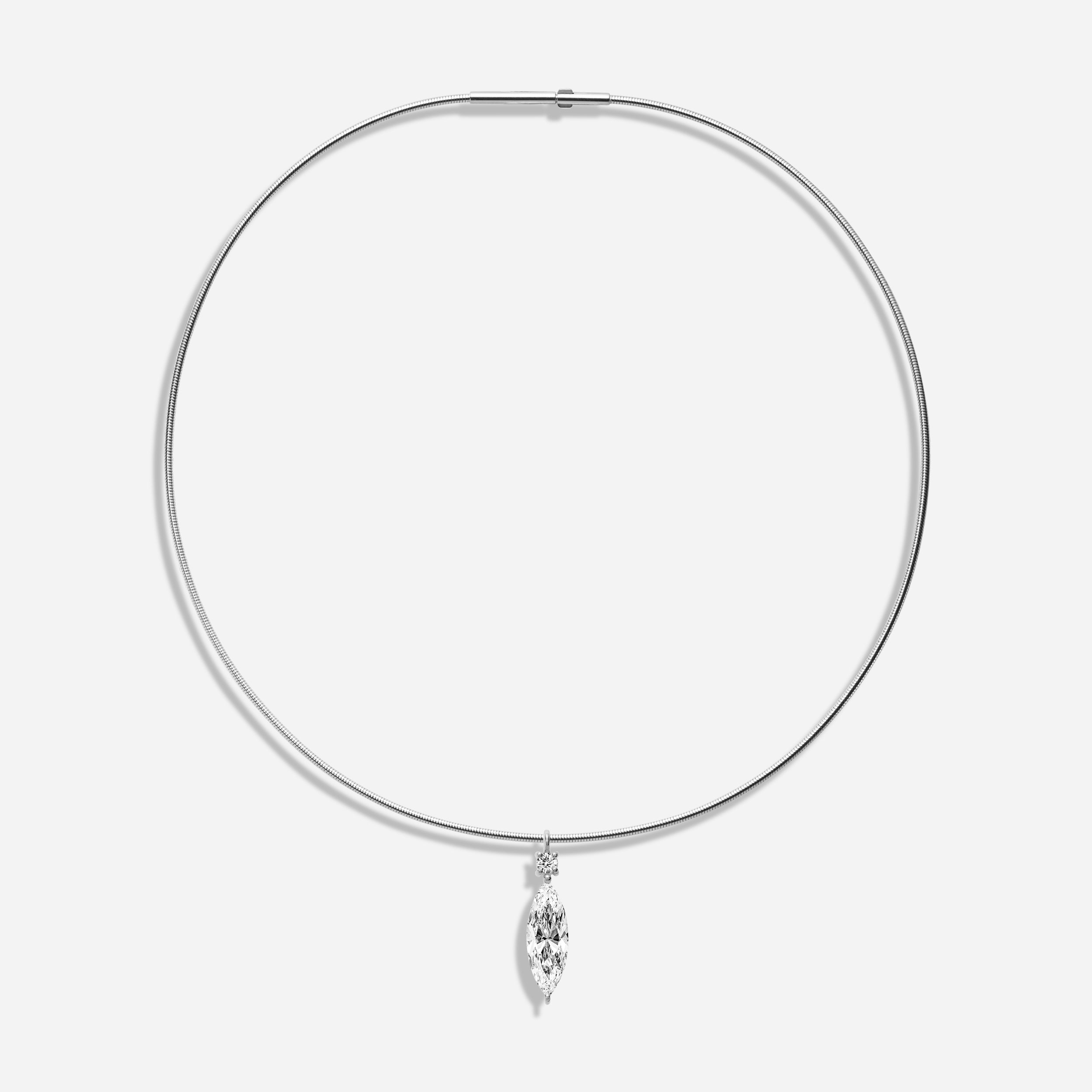 18k GOLD MARQUISE AND ROUND SHAPE DIAMOND