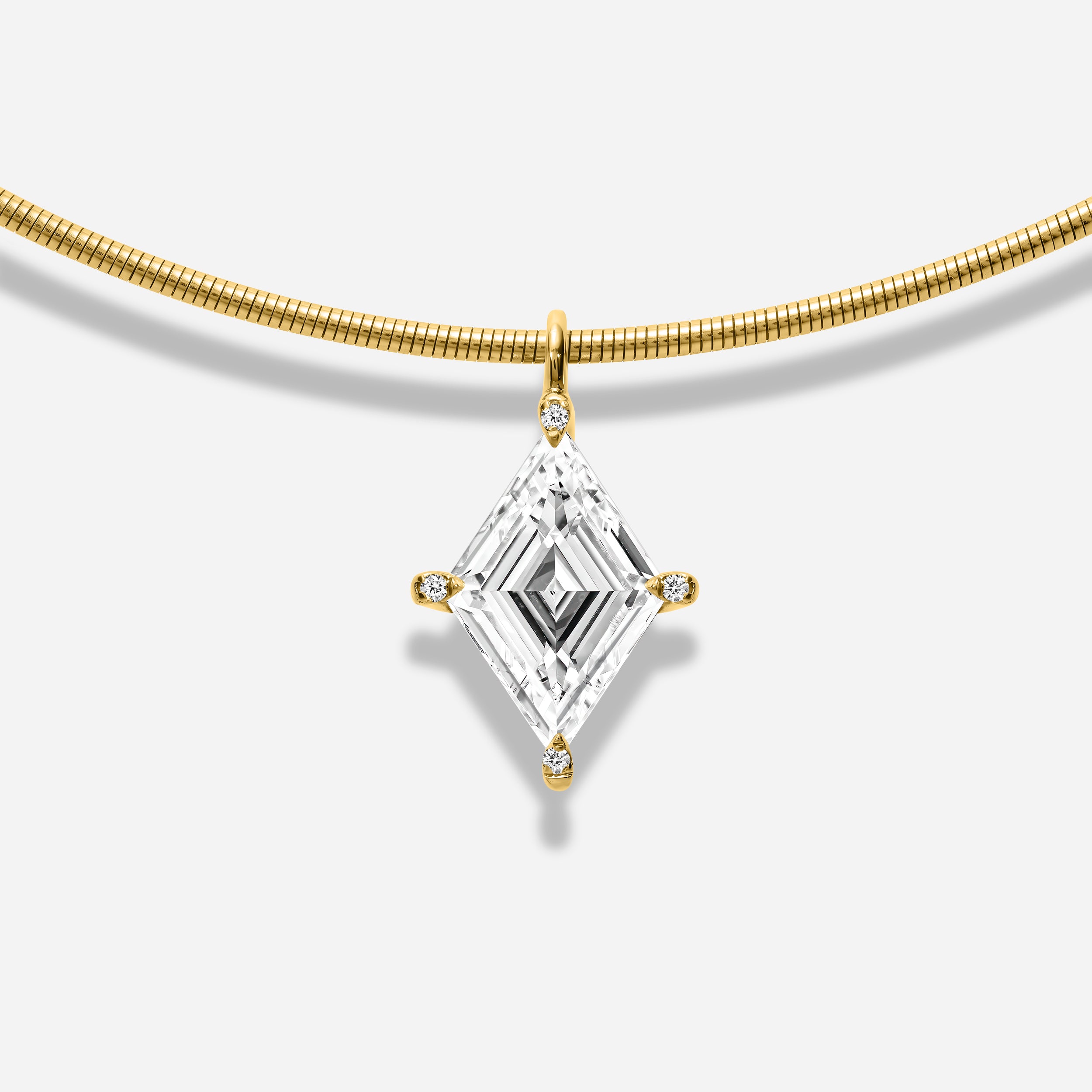 18k GOLD LOZENGE CUT DIAMOND
