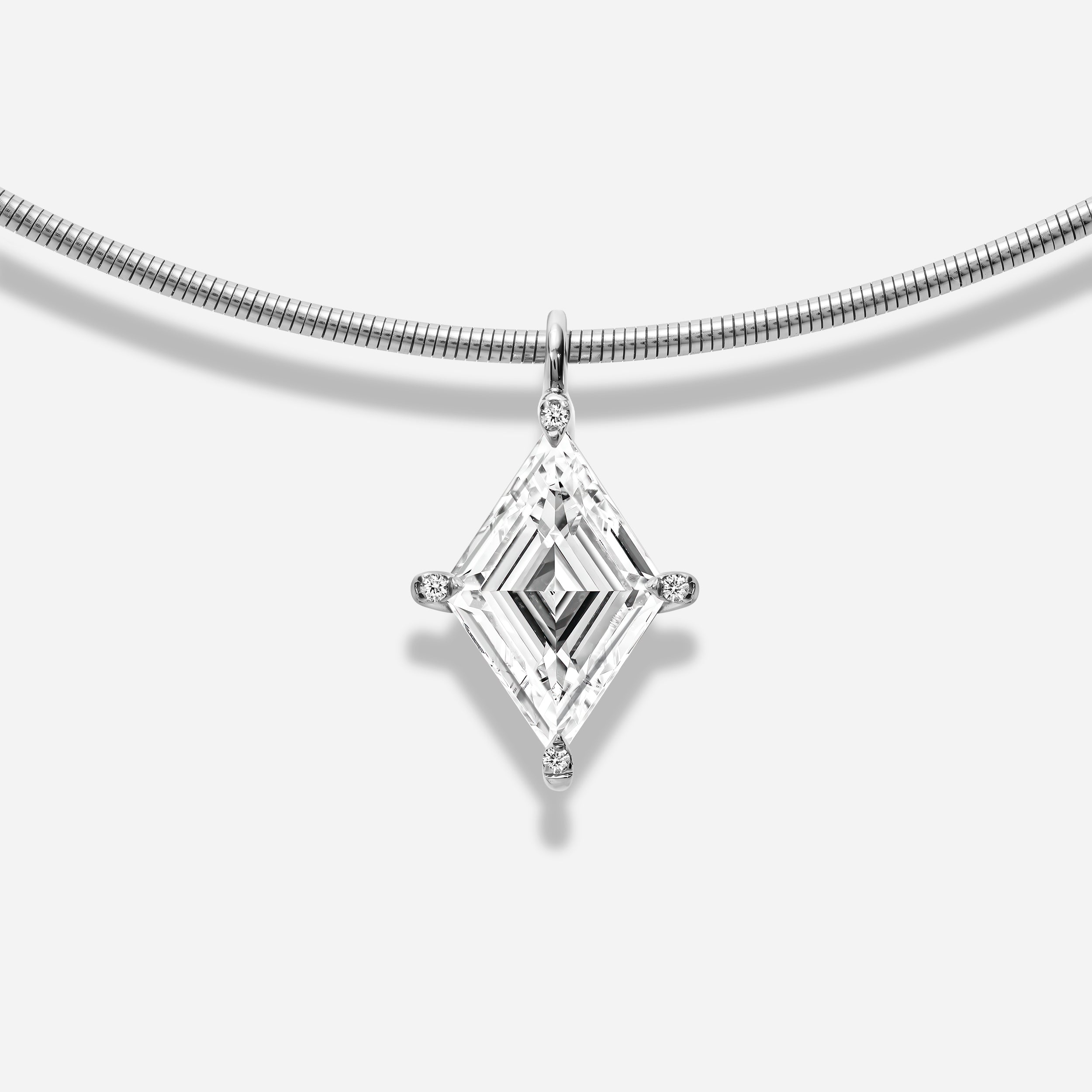 18k GOLD LOZENGE CUT DIAMOND