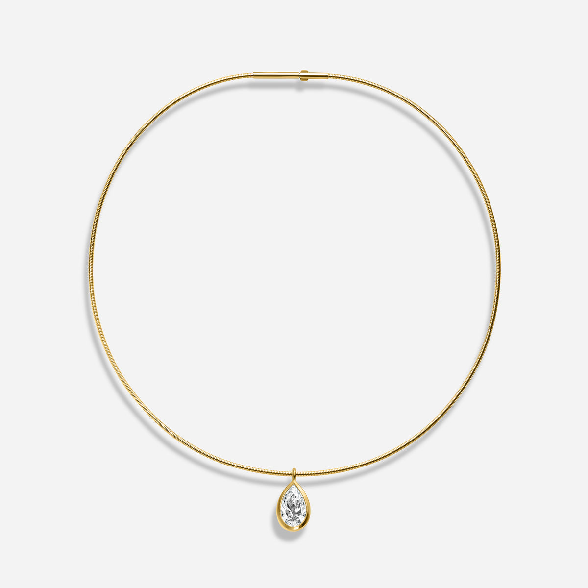 18k GOLD PEAR SHAPE BEZEL DIAMOND