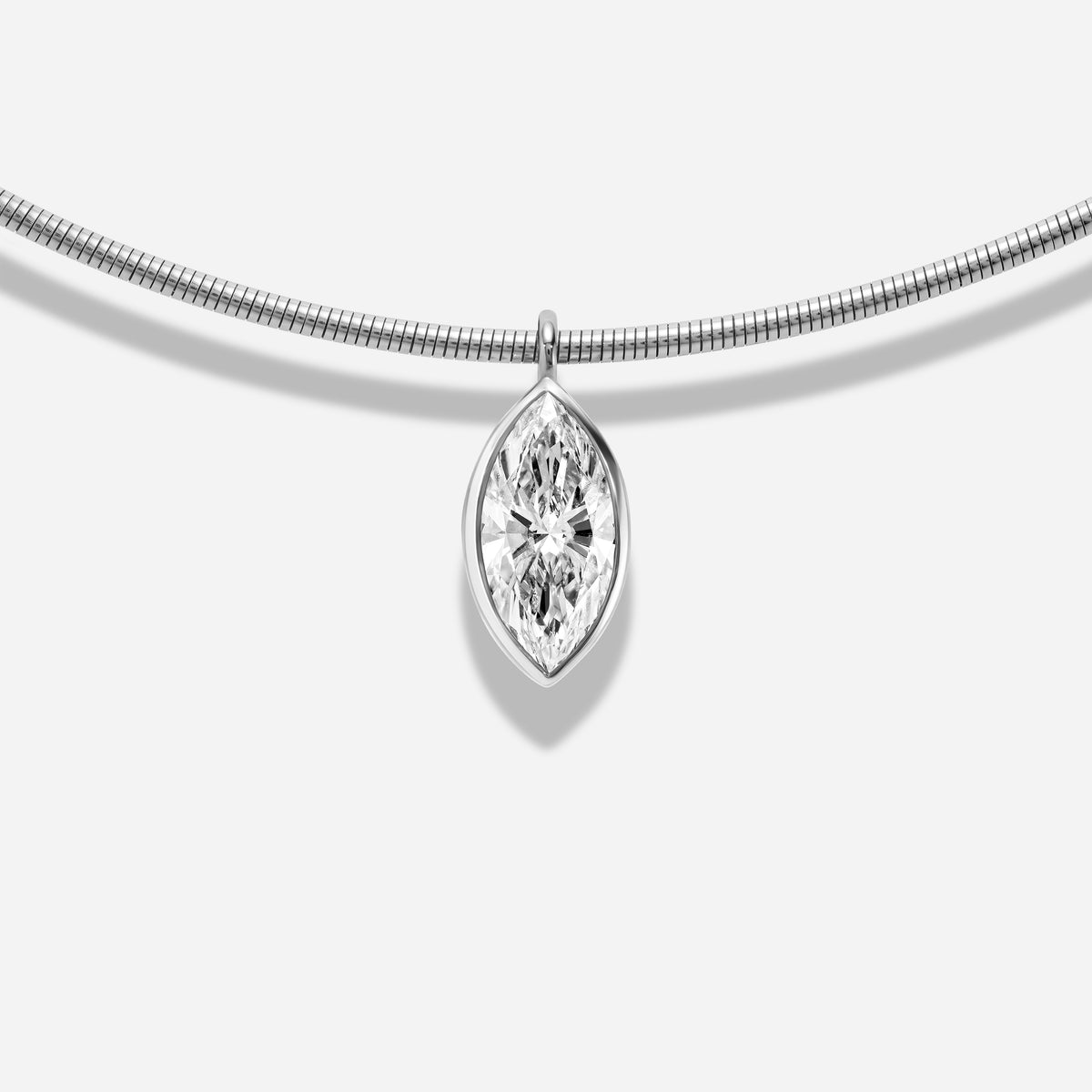 18k GOLD MARQUISE BEZEL DIAMOND