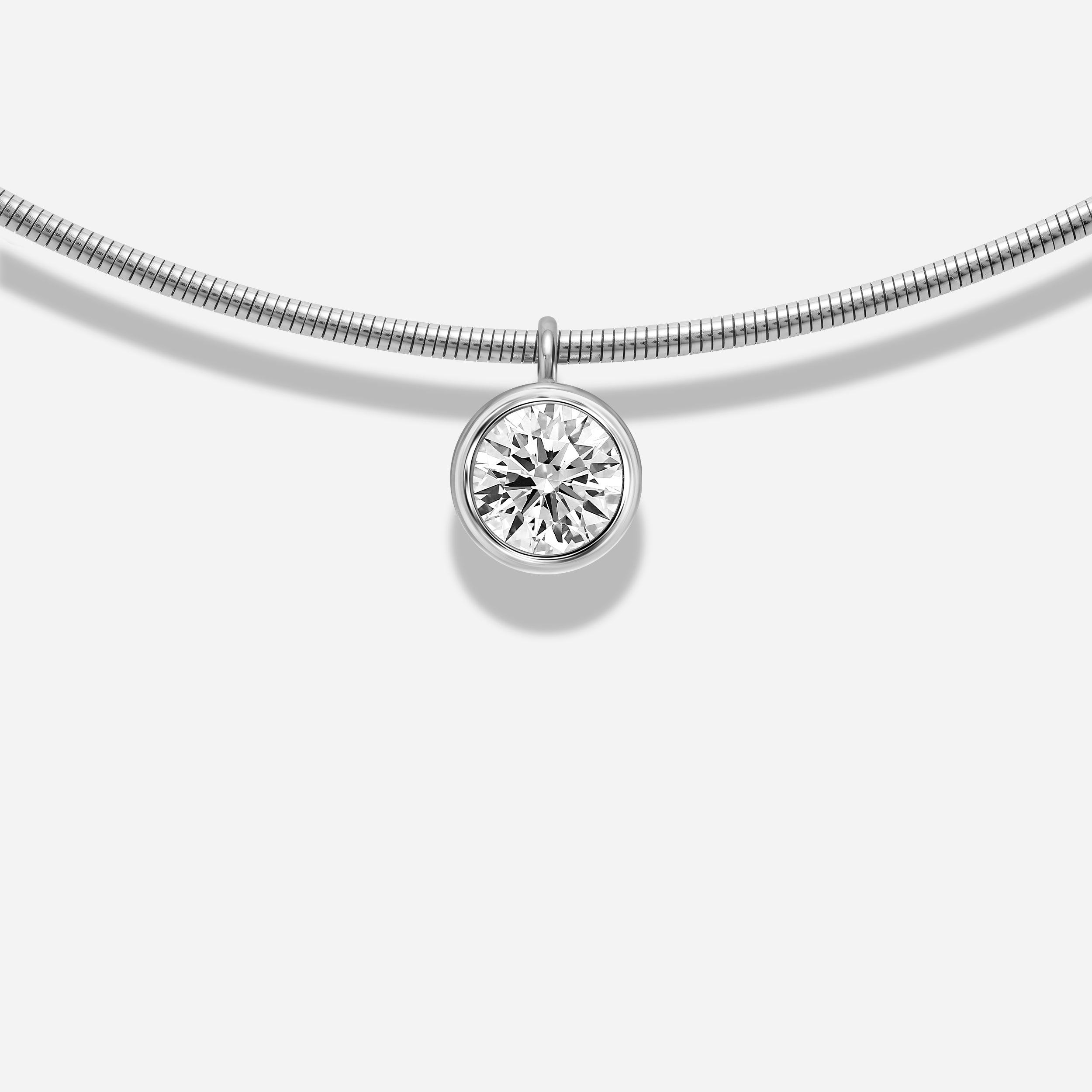 18k GOLD ROUND SHAPE BEZEL DIAMOND