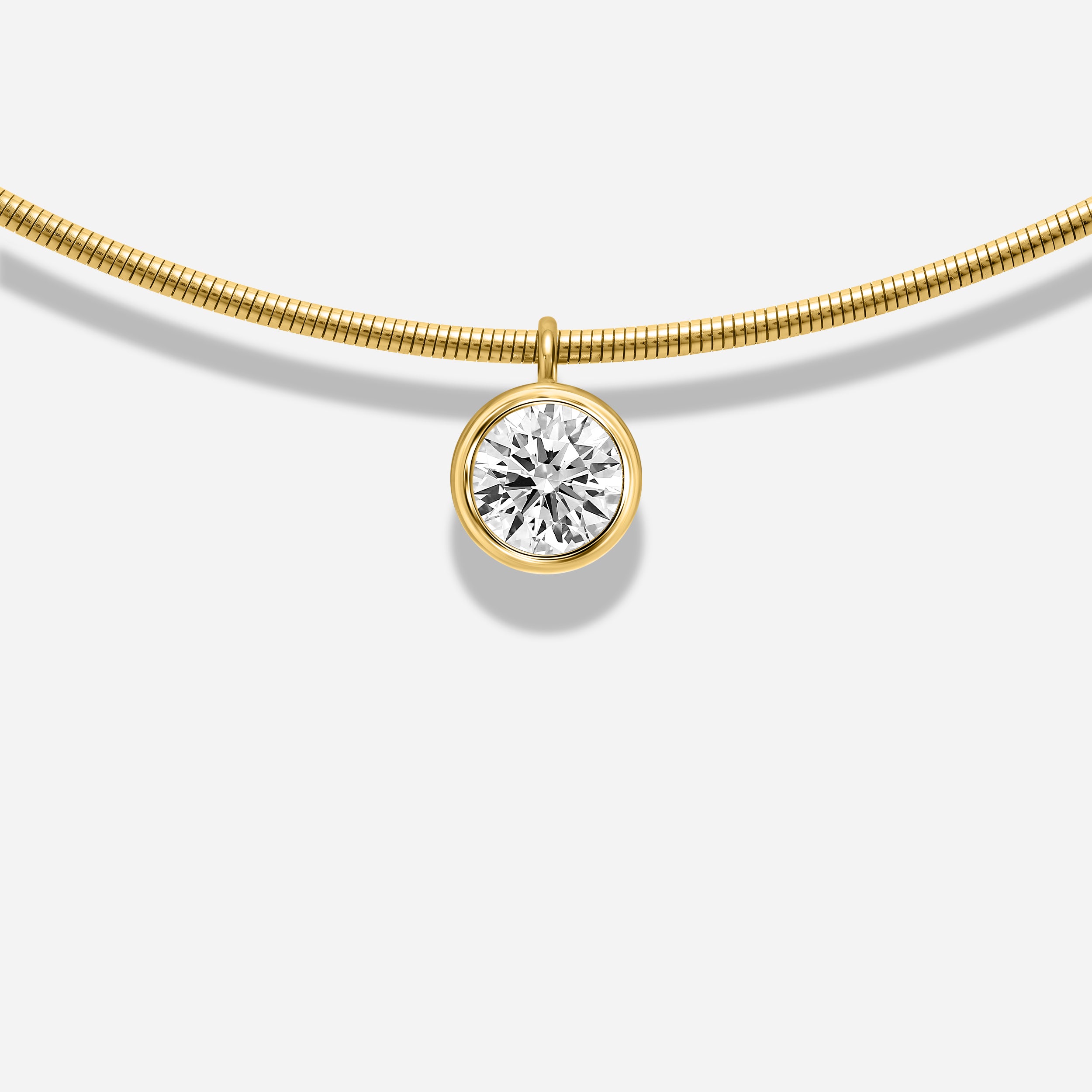 18k GOLD ROUND SHAPE BEZEL DIAMOND