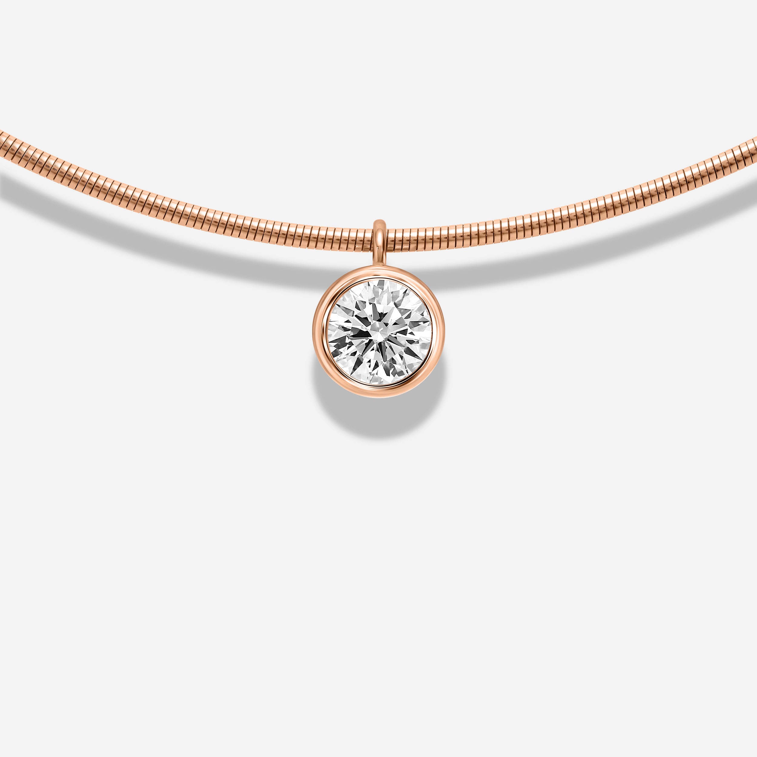 18k GOLD ROUND SHAPE BEZEL DIAMOND
