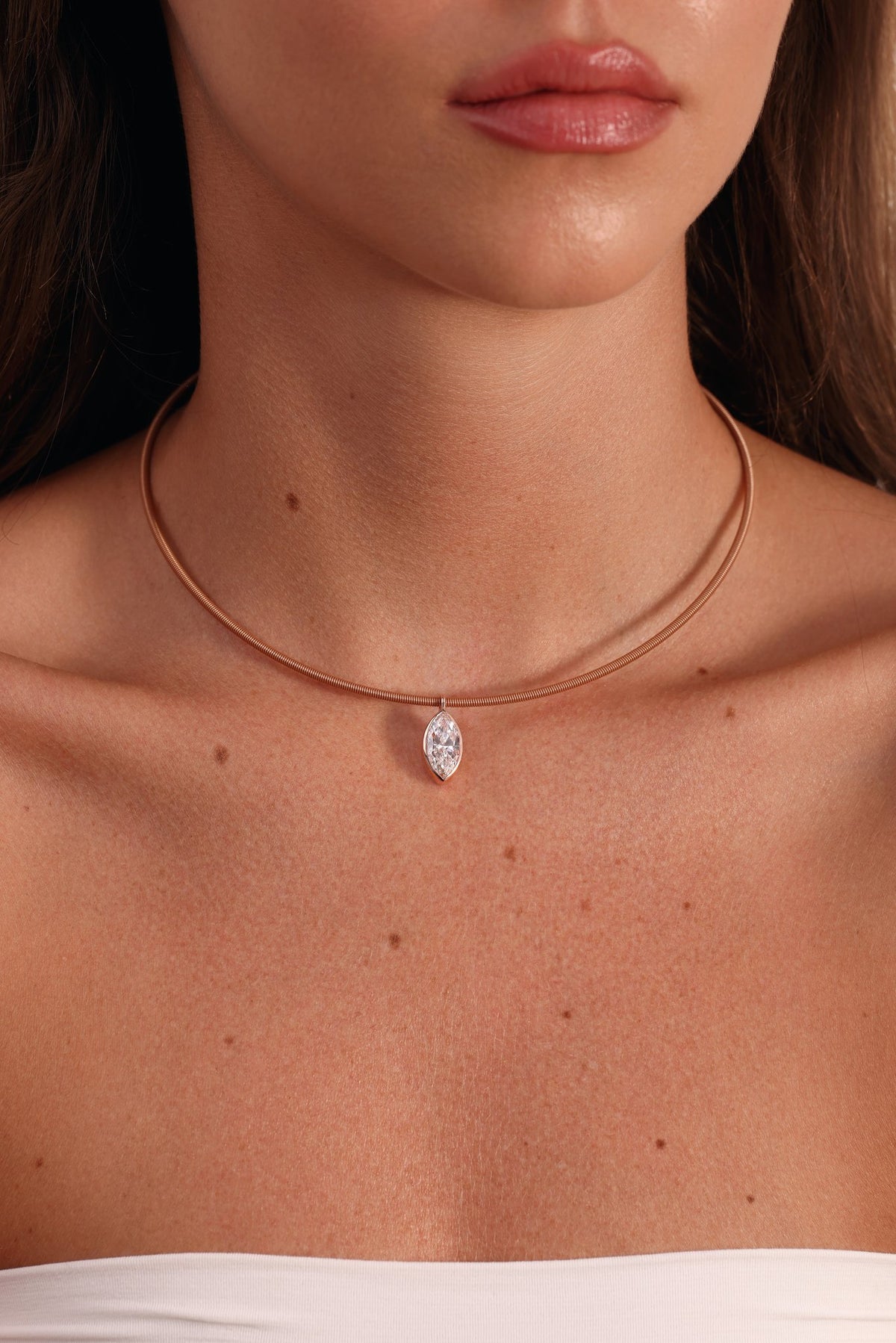 18k GOLD MARQUISE BEZEL DIAMOND