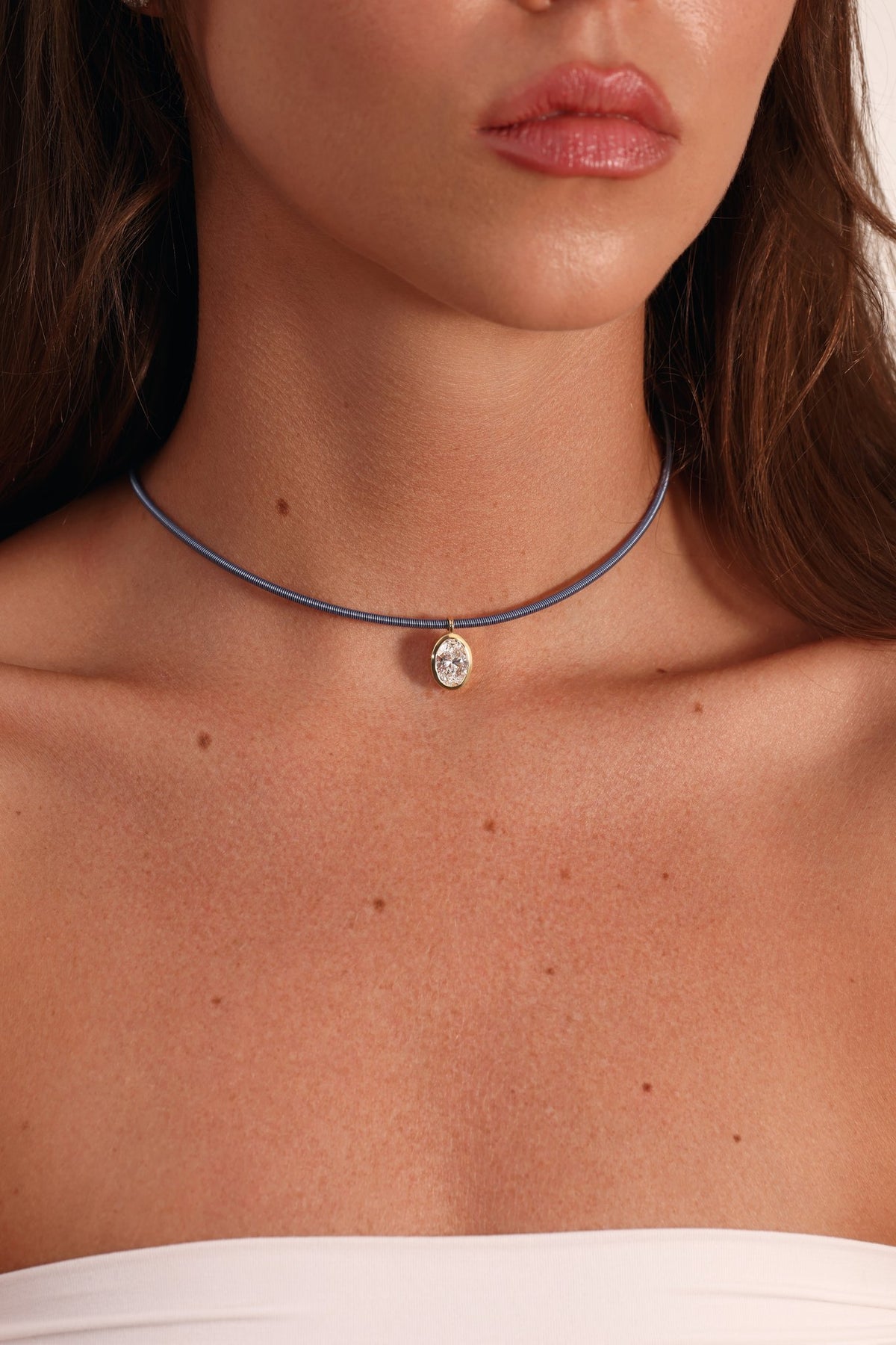 18k GOLD OVAL BEZEL DIAMOND