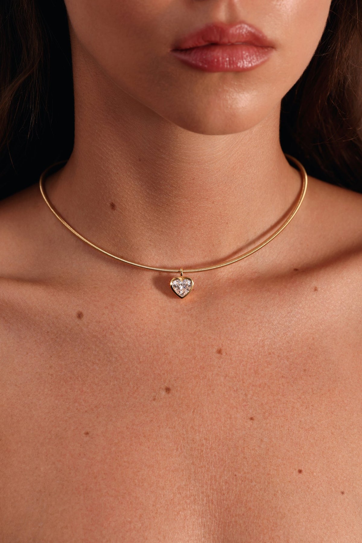 18K GOLD HEART-SHAPED BEZEL DIAMOND