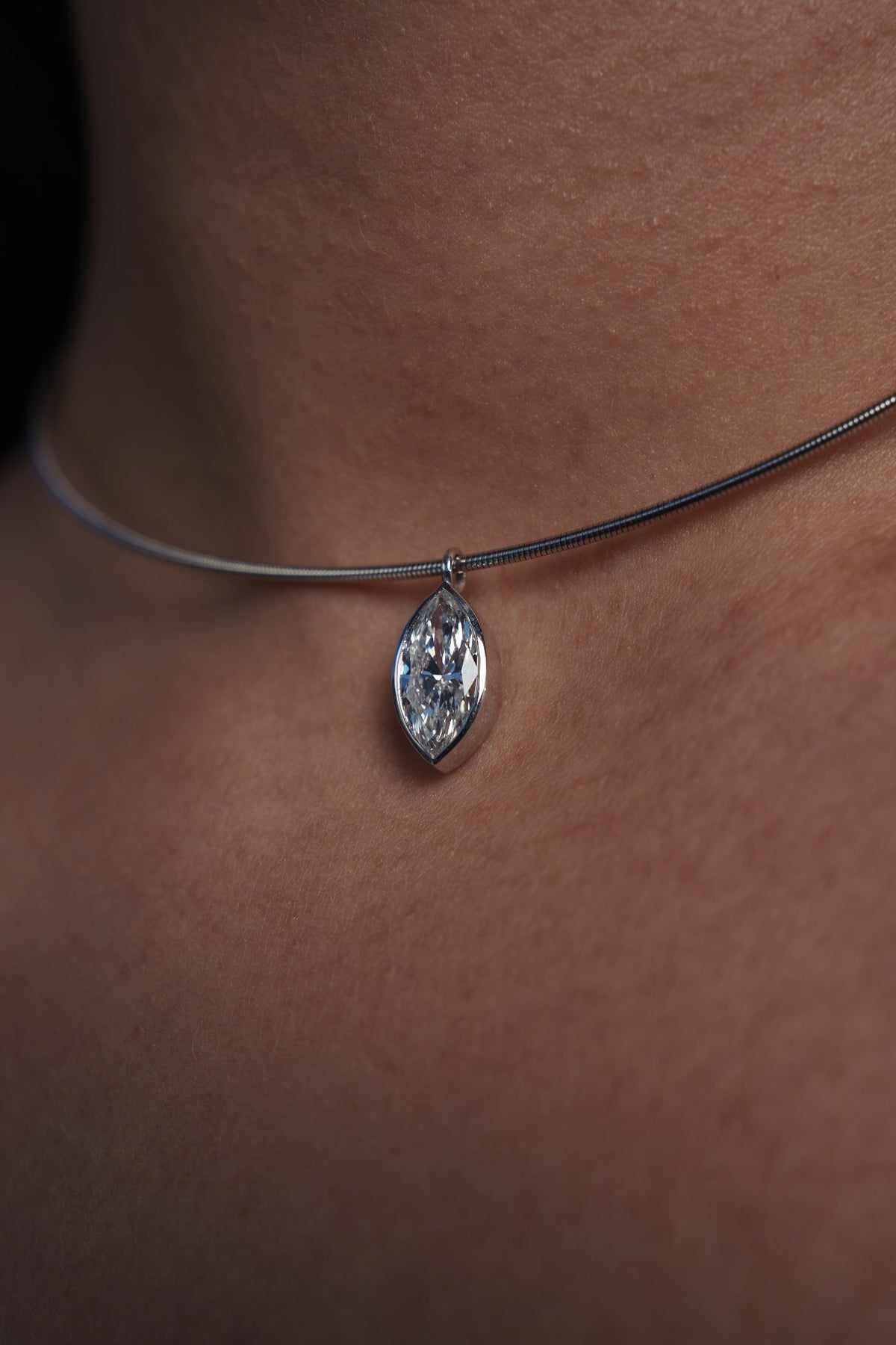 18k GOLD MARQUISE BEZEL DIAMOND